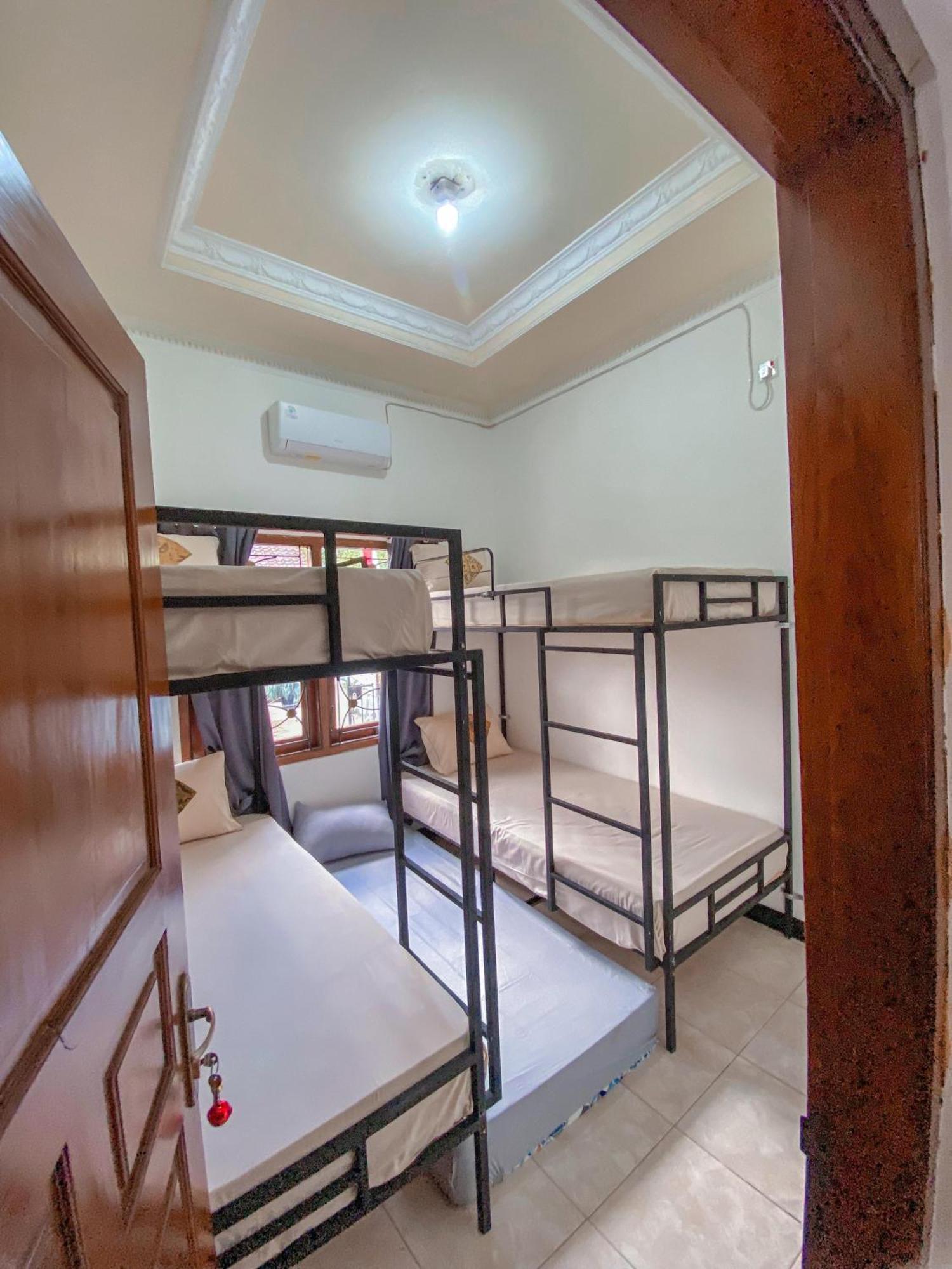 Hostel Laura'S Backpacker 523 Jogyakarta Zewnętrze zdjęcie
